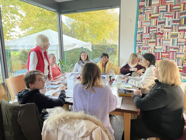 Grüne Stadträte besuchen das Café für ALLE